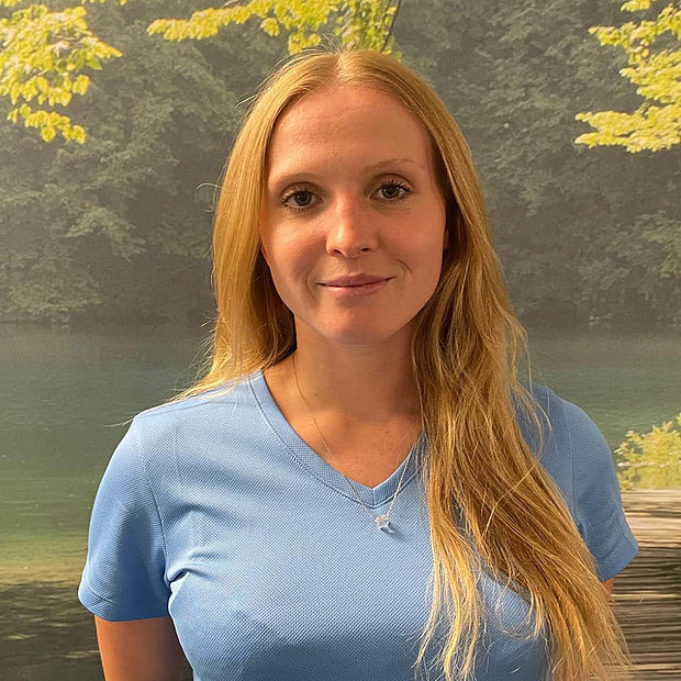 Julia Schuster, Kaufmännisch Angestellte